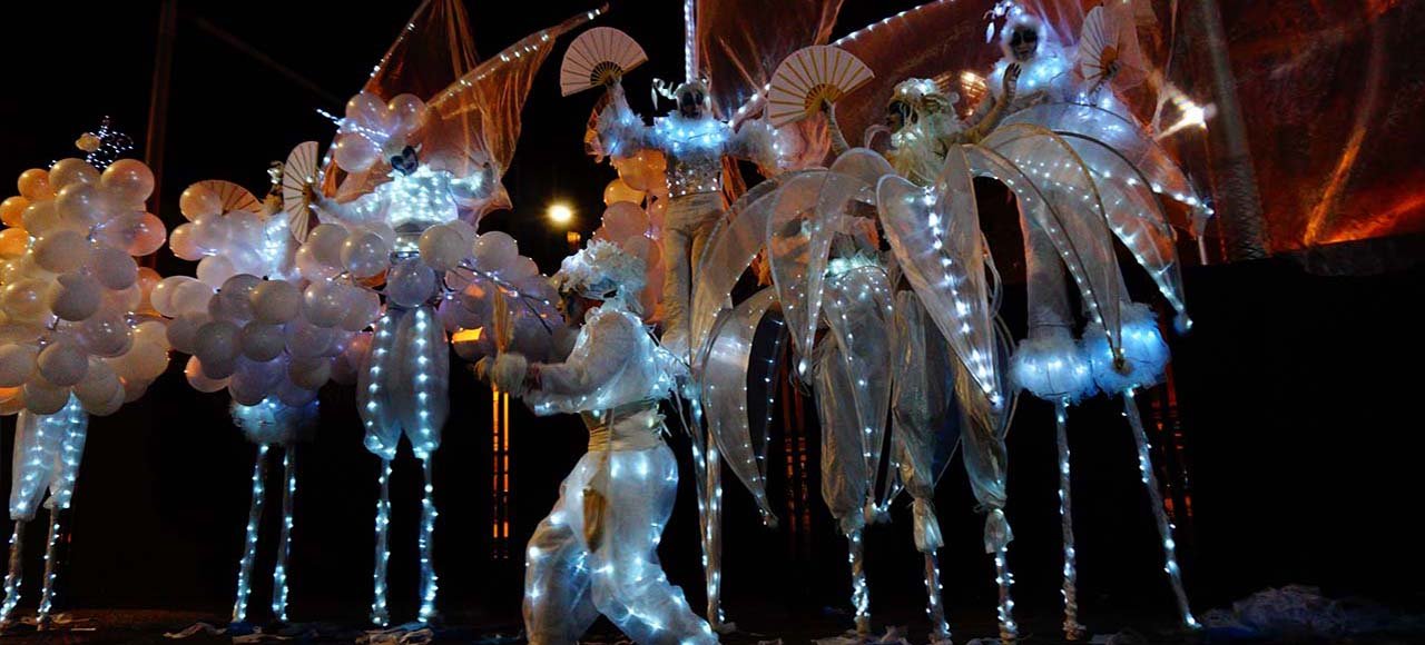 Lighting stilt-walkers